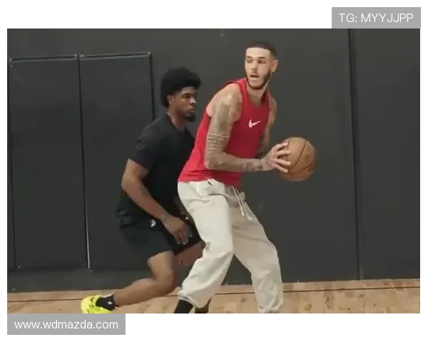 训练师晒视频 大球亨德森等人进行限时5秒1V1单挑 展现超强进攻技巧