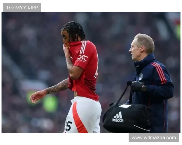 B费荣膺曼联九月最佳球员在基地亲领荣誉展现队魂风采