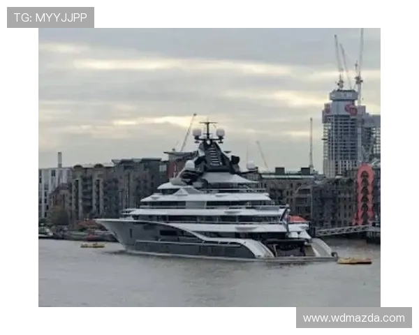 身价千亿富勒姆老板豪华游艇现身泰晤士河引全城热议